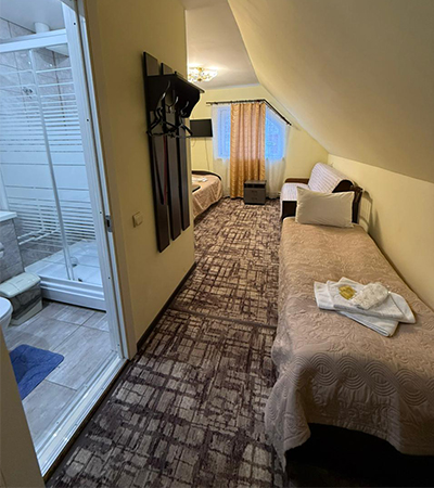 Трехместный номер 20 м²  в отеле Турист, Луга - общий вид