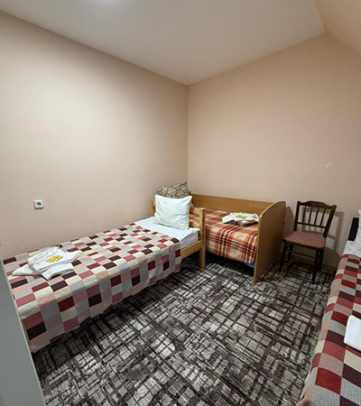 Семейный номер 35 м²  в отеле Турист, Луга - санузел